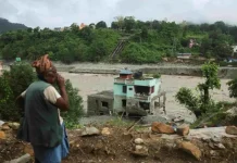 নেপালে মৃতের সংখ্যা হাজার ছাড়িয়েছে, কিছু মরদেহ ভেসে গেছে ভারতে