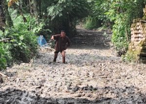 চুড়ামনকাটির ৩ কিলোমিটার কাঁচা রাস্তায় দুর্ভোগ