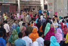 আশুলিয়ায় পোশাক শ্রমিক-পুলিশ সংঘর্ষের পর ২৬ কারখানায় ছুটি ঘোষণা