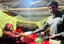 দিঘলিয়ায় তিন কন্যাসন্তান জন্ম দেওয়া অসচ্ছল পরিবারের পাশে ইউএনও