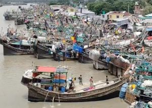 বঙ্গোপসাগরে নিম্নচাপ, ঘূর্ণিঝড়ের শঙ্কা; বন্দরে