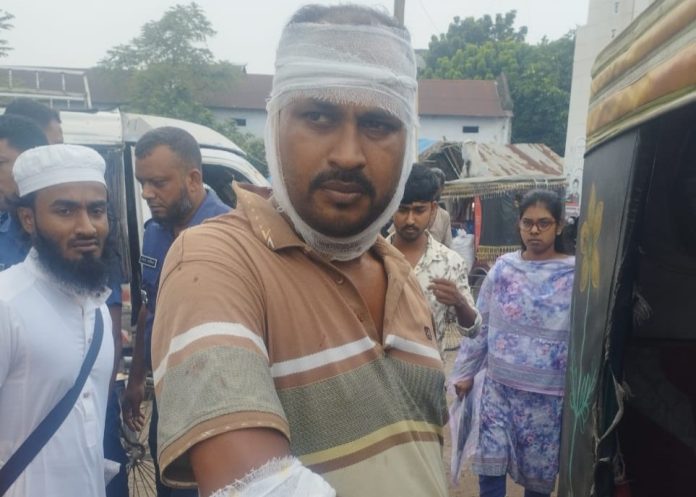 দিঘলিয়ার গাজীরহাটে দুই পক্ষের সংঘর্ষে আহত ৪, এলাকায় উত্তেজনা