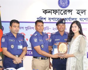 যশোরে বাংলাদেশ পুলিশ মেধা বৃত্তির ক্রেস্ট, সম্মানী ও সনদ প্রদান