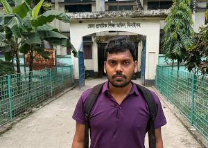 মায়ের ঘাম আর সন্তানের মেধায় দারিদ্র্য জয়, ভিটের ঠিকানায় আটকে গেল সরকারি চাকরি