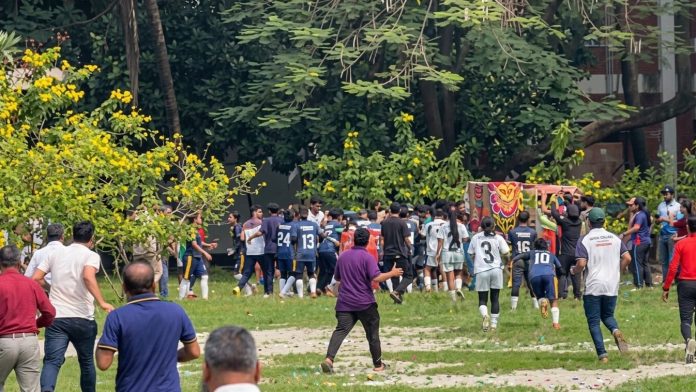 যবিপ্রবি-জাতীয় বিশ্ববিদ্যালয়ের নারী ফুটবল ফাইনালে সংঘর্ষ, আহত ৯