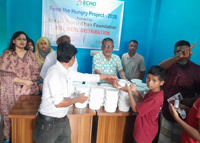কুষ্টিয়ায় ইকো-ইমদাদ সিতারা ফাউন্ডেশনের উদ্যোগে ৪ শতাধিক দরিদ্র মানুষের মাঝে খাবার বিতরণ